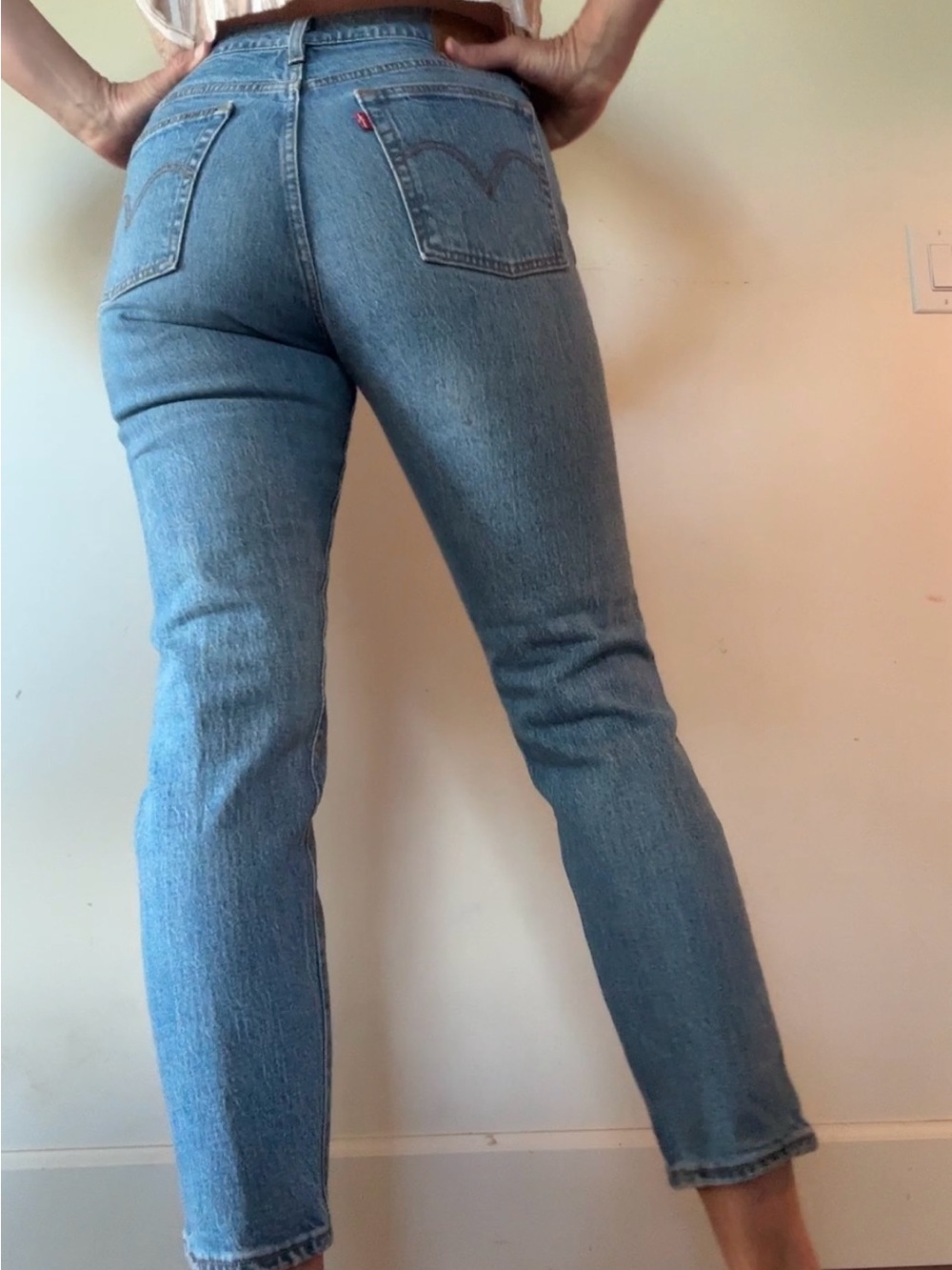 Levi's Wedgie Jeans, Medium Wash - size 29 - Picture 3 of 9